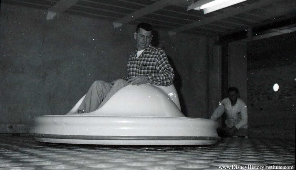 Disneyland 1961 – Flying Saucers